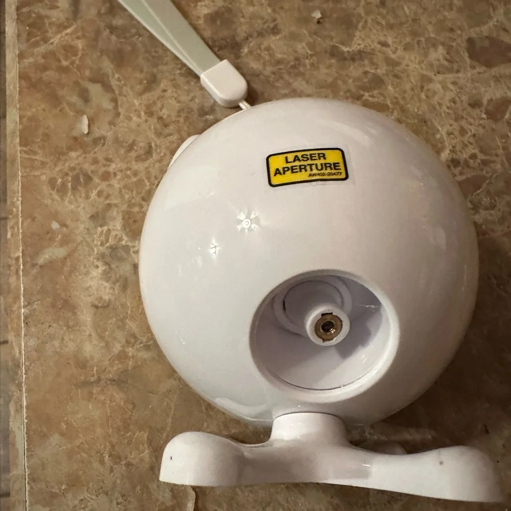White Cat-Shaped automatic Laser Toy includes hand held laser (needs battery)